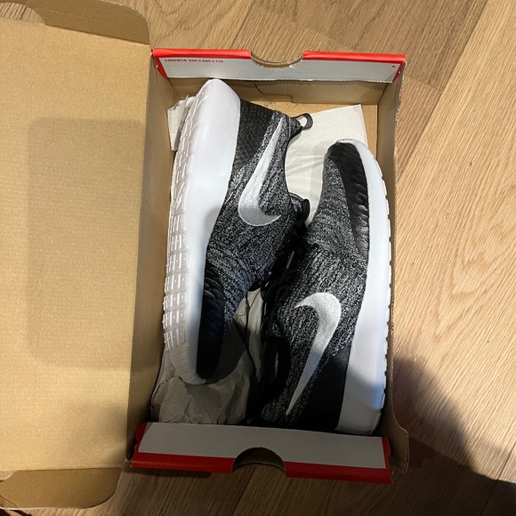 Nike runners - Picture 1 of 3